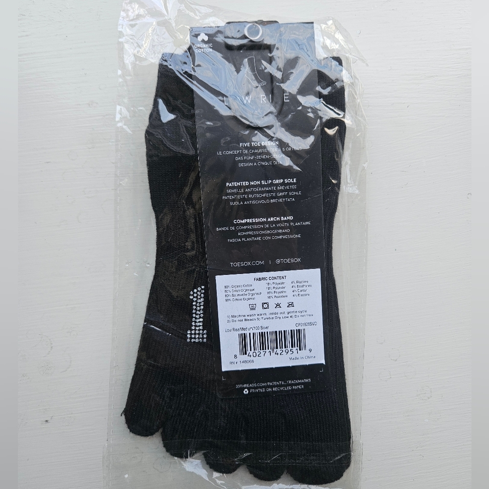 NWT ToeSox Club Pilates 100 Rhinestone Black Low Rise Grip Socks - Picture 5 of 8